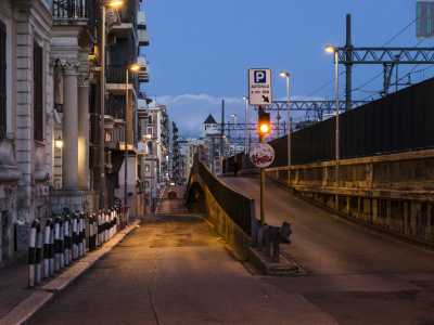 Via Dieta di Bari con il suo ponte che ci porta nel cuore del quartiere Madonnella